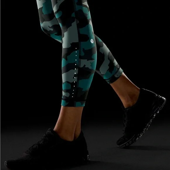 Lululemon Swift Speed High-Rise Tight 25"
Camo Tidewater Teal Size 2 - Picture 7 of 11